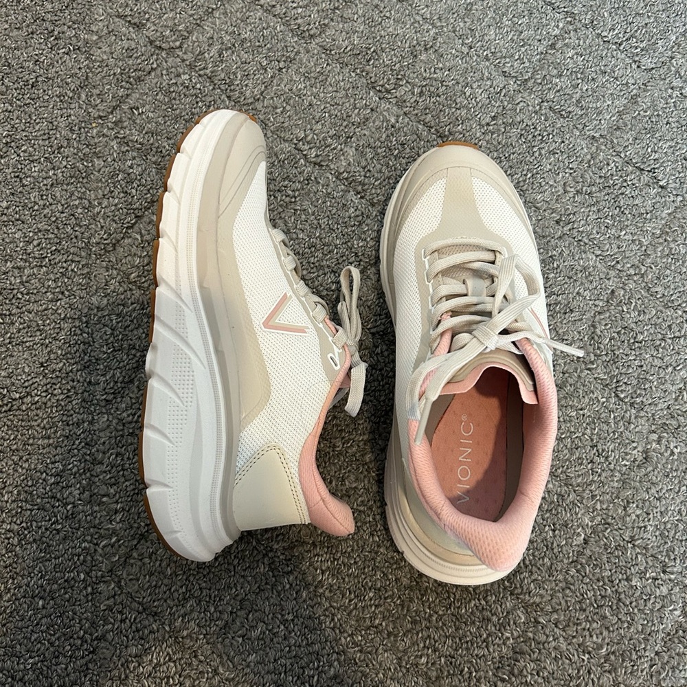 Vionic Walk Max Stretch Lace Up Sneaker